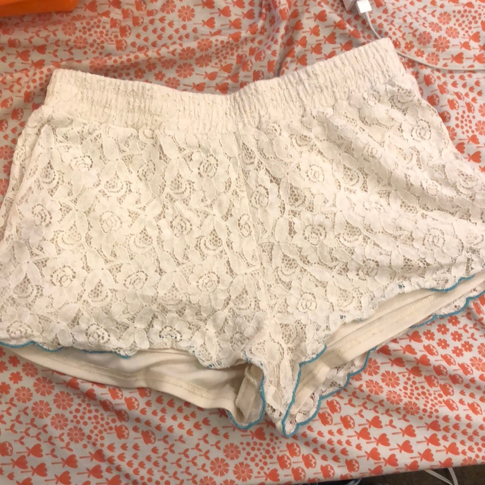 Cream lace shorts with blue trim & stretchy waist